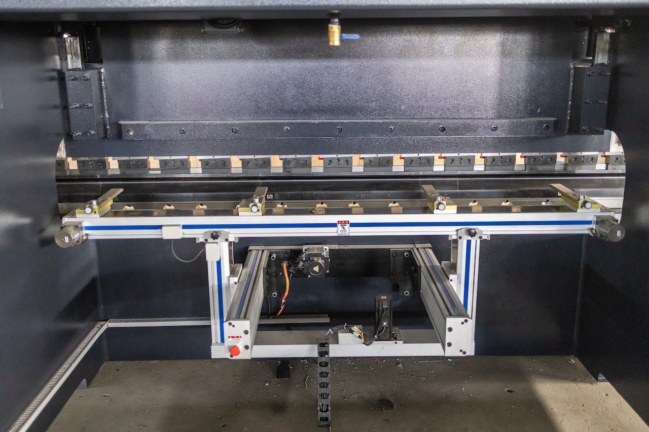 100t Hydraulische Cnc Rempers Crowning Cnc Press Brake Delem