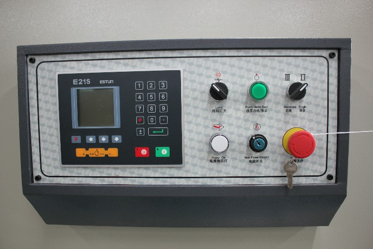 12mm 3200mm Hydraulic Guillotine Shearing Machine Cnc Steel Sheet Cutting Machine 12mm 3200mm Hydraulische Guillotineschaar Cnc Staalplaatsnijmachine