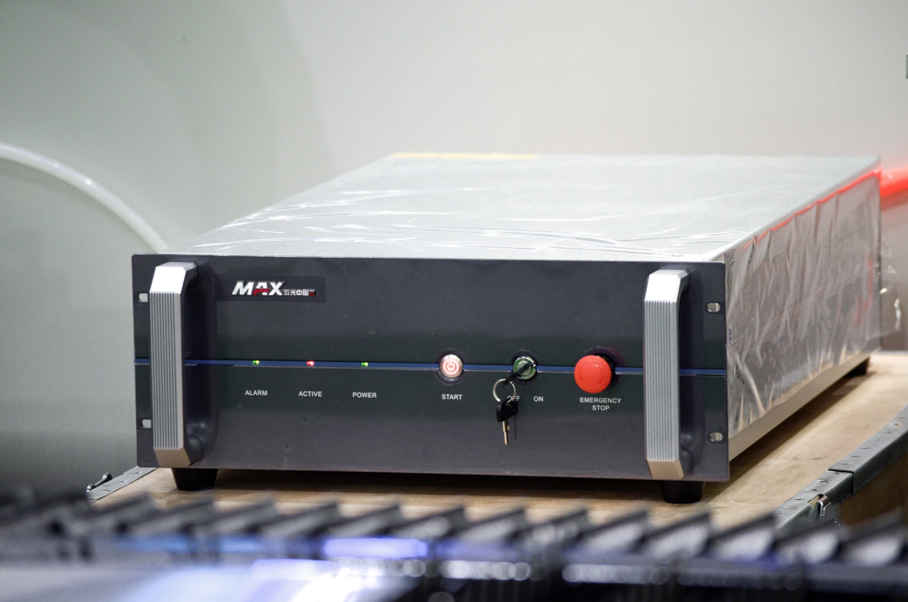 1500*3000mm 500w Racuys Or Ipg Fiber Laser Cutting Machine 1500 * 3000 mm 500w Racuys of Ipg-vezellasersnijmachine