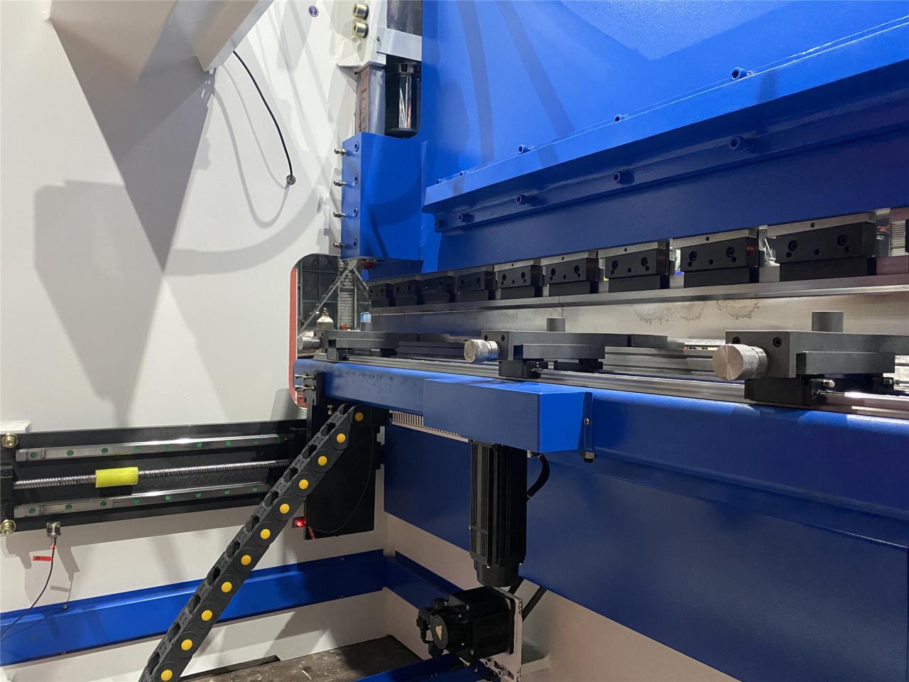 160t-4000 4-axis Cnc Hydraulic Bending Machine Press Brake 160t-4000 4-assige CNC Hydraulische Buigmachine Kantpers