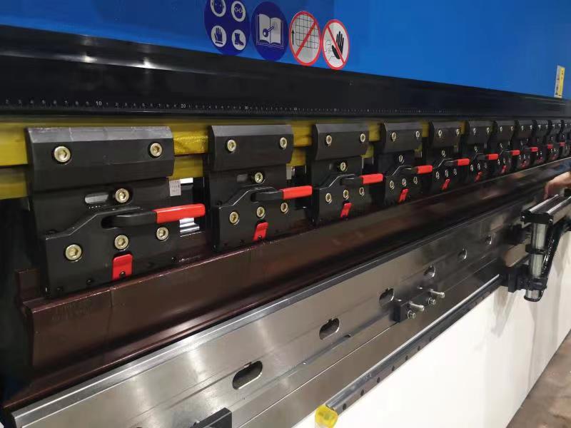 160t-4000 4-axis Cnc Hydraulic Bending Machine Press Brake 160t-4000 4-assige CNC Hydraulische Buigmachine Kantpers