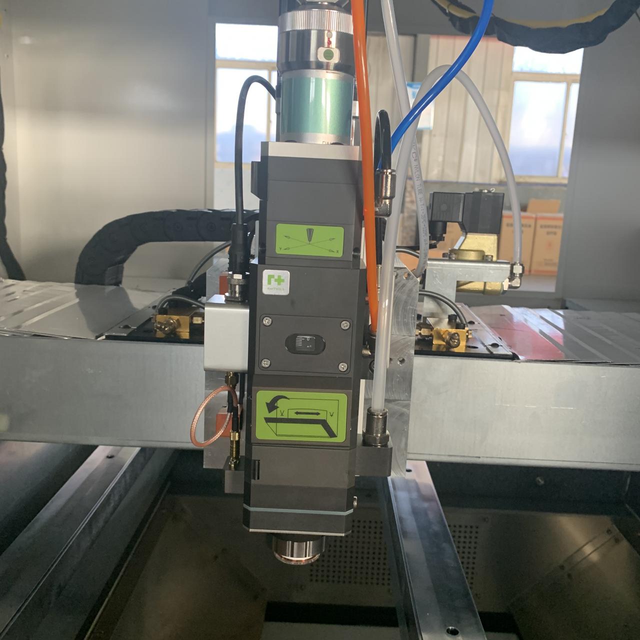 1kw 2kw Good Price Fiber Laser Cutting Machine For Sheet Metal 1kw 2kw Goede Prijs Fiber Lasersnijmachine Voor Plaatwerk