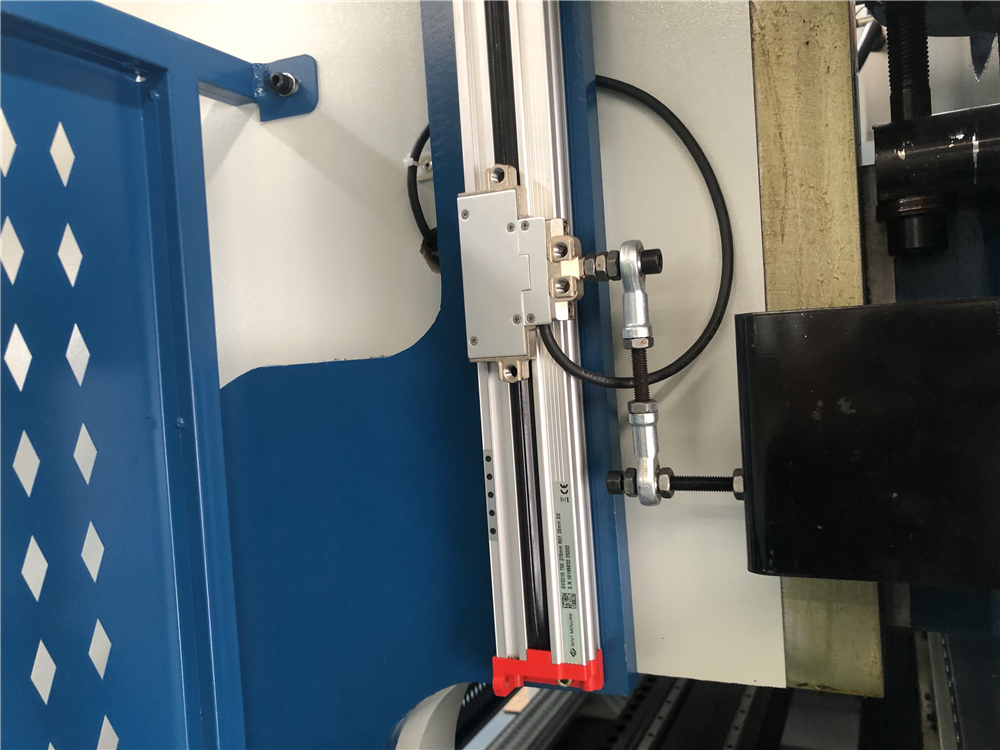 3+1 Axis Cnc Hydraulic Press Brake With Esa System 3 + 1 Axis Cnc Hydraulische Kantbank Met Esa-systeem