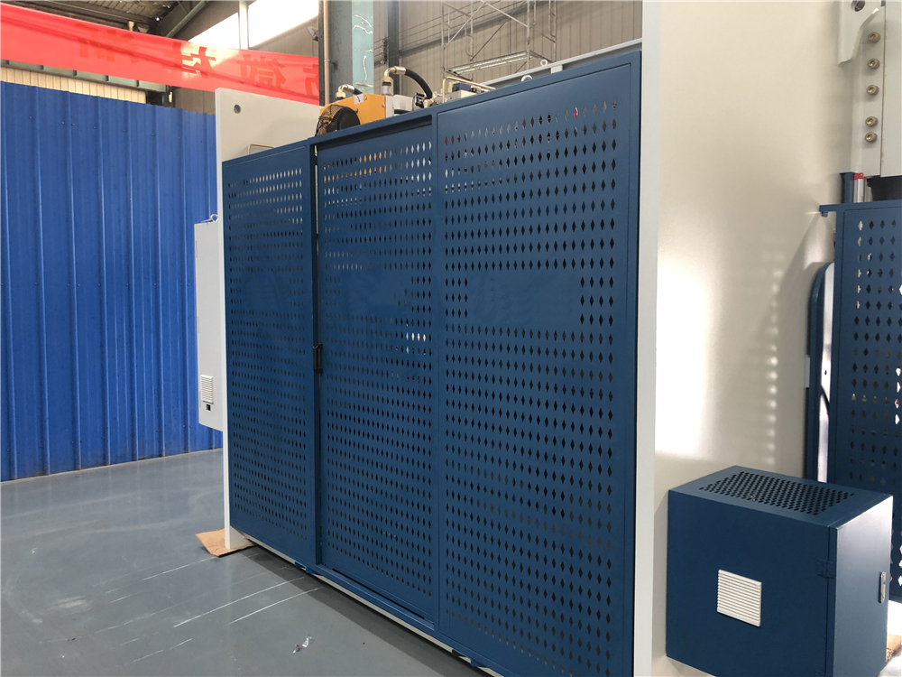 3+1 Axis Cnc Hydraulic Press Brake With Esa System 3 + 1 Axis Cnc Hydraulische Kantbank Met Esa-systeem