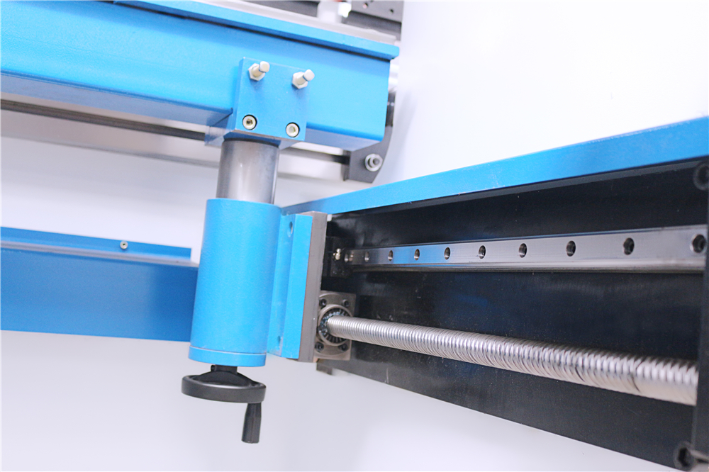 3+1 Axis Cnc Hydraulic Press Brake With Esa System 3 + 1 Axis Cnc Hydraulische Kantbank Met Esa-systeem