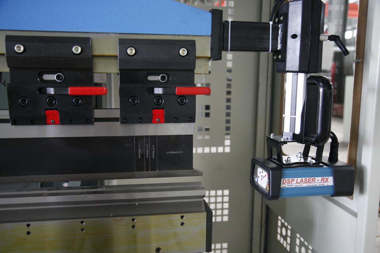 3+1 Axis Cnc Hydraulic Press Brake With Esa System 3 + 1 Axis Cnc Hydraulische Kantbank Met Esa-systeem
