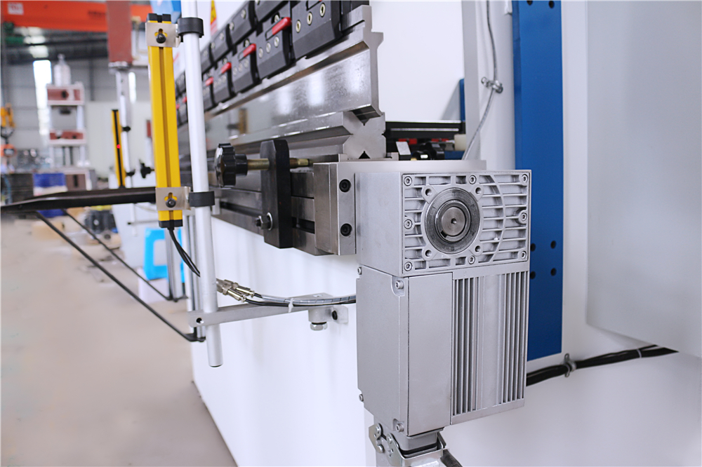 3+1 Axis Cnc Hydraulic Press Brake With Esa System 3 + 1 Axis Cnc Hydraulische Kantbank Met Esa-systeem