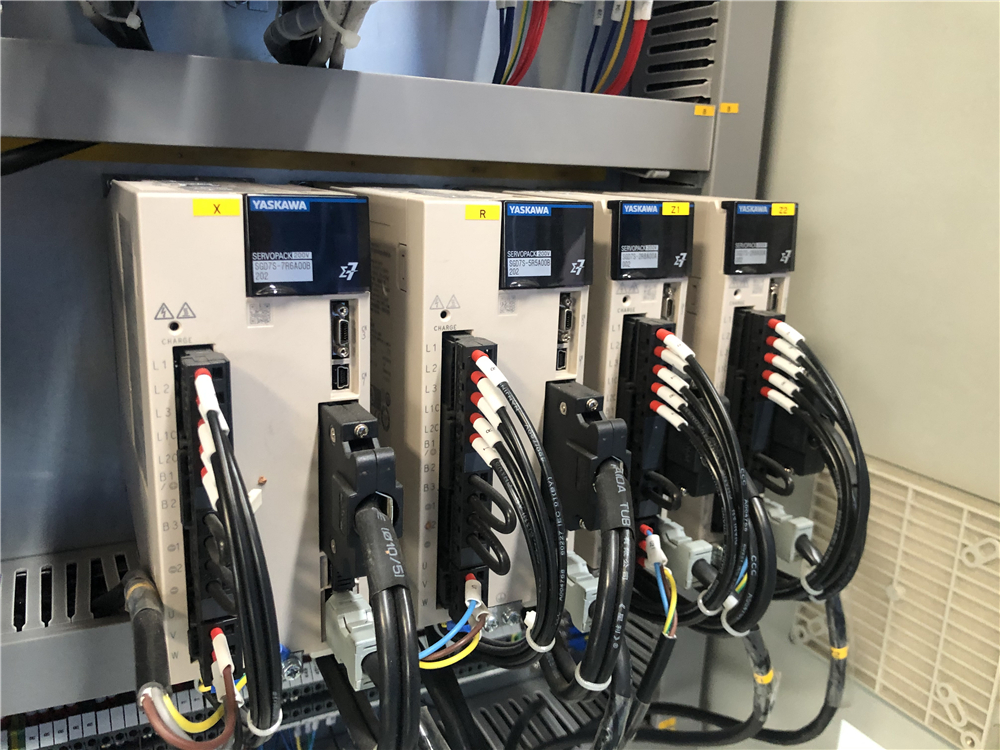 3+1 Axis Cnc Hydraulic Press Brake With Esa System 3 + 1 Axis Cnc Hydraulische Kantbank Met Esa-systeem