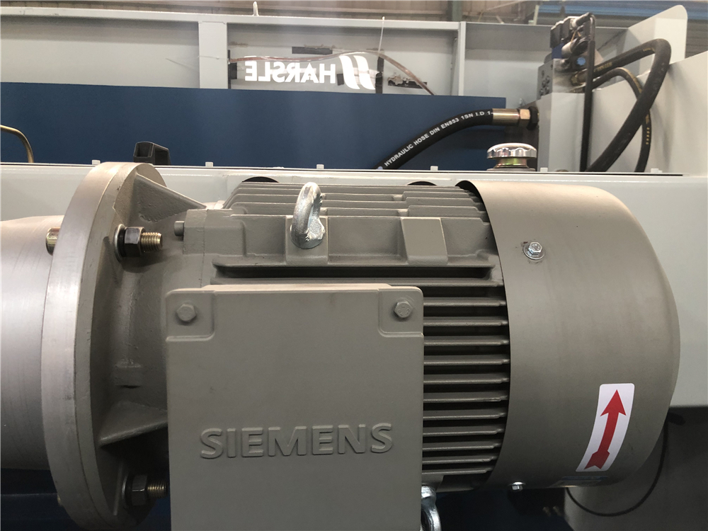 3+1 Axis Cnc Hydraulic Press Brake With Esa System 3 + 1 Axis Cnc Hydraulische Kantbank Met Esa-systeem