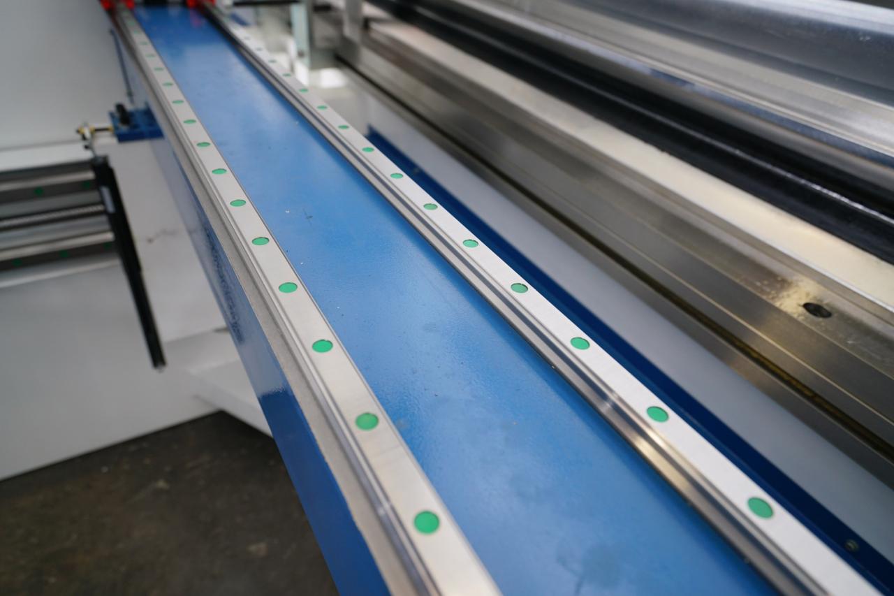 4 Axis Cnc Tandem Press Brake With Delem Da58t 2d Graphical Controller 4-assige CNC-tandemafkantpers met Delem Da58t 2d grafische controller