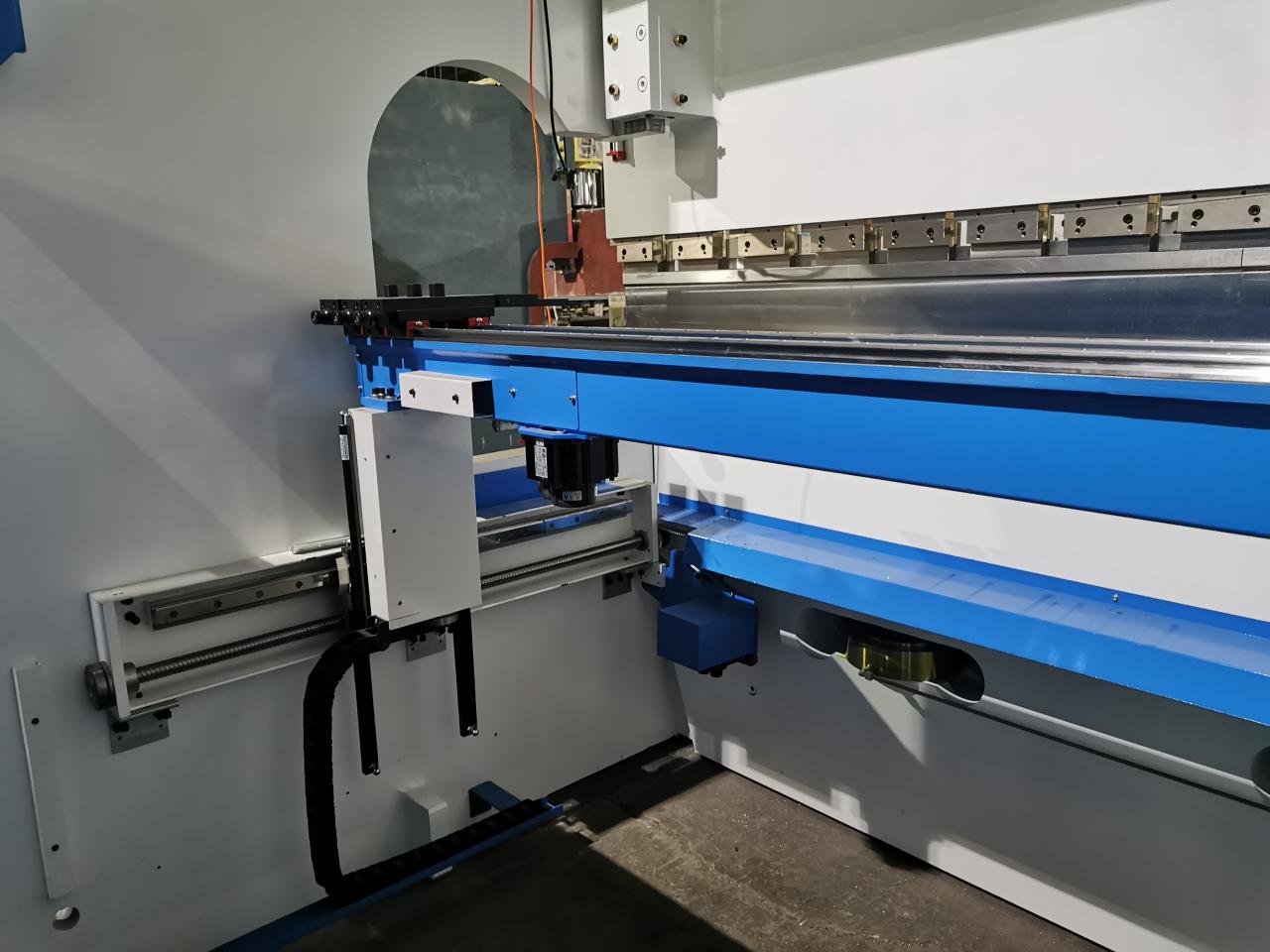 4 Axis Cnc Tandem Press Brake With Delem Da58t 2d Graphical Controller 4-assige CNC-tandemafkantpers met Delem Da58t 2d grafische controller