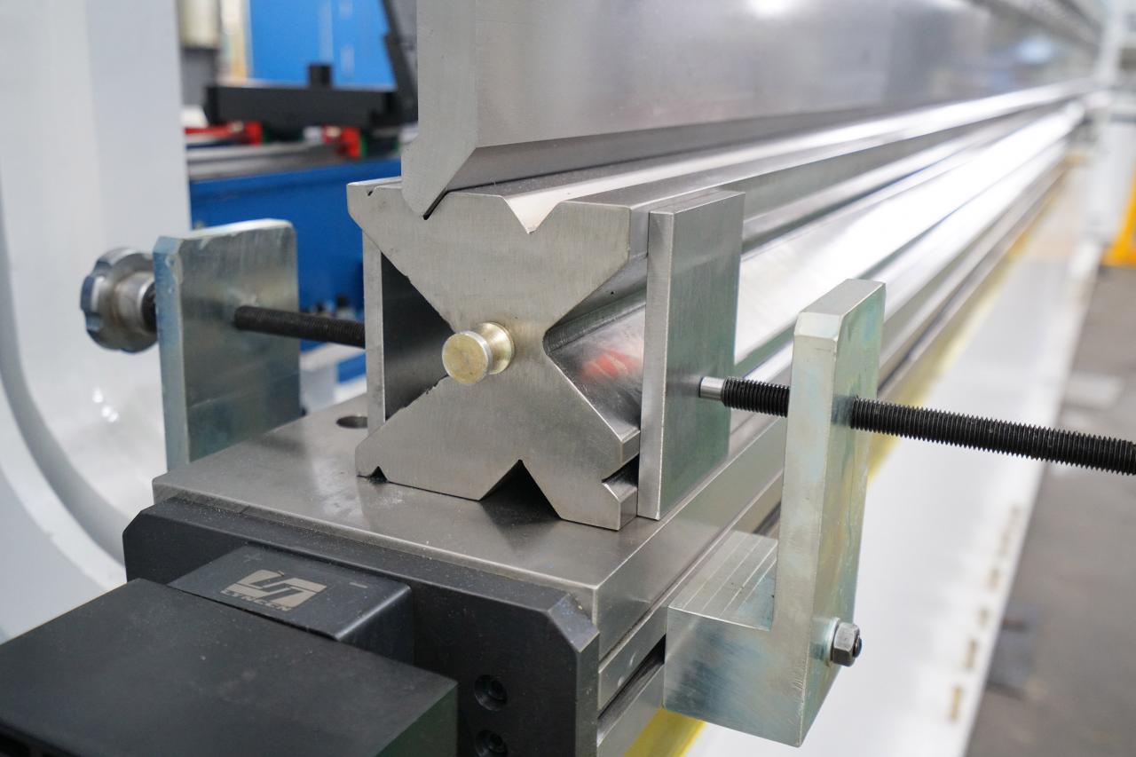 4 Axis Cnc Tandem Press Brake With Delem Da58t 2d Graphical Controller 4-assige CNC-tandemafkantpers met Delem Da58t 2d grafische controller