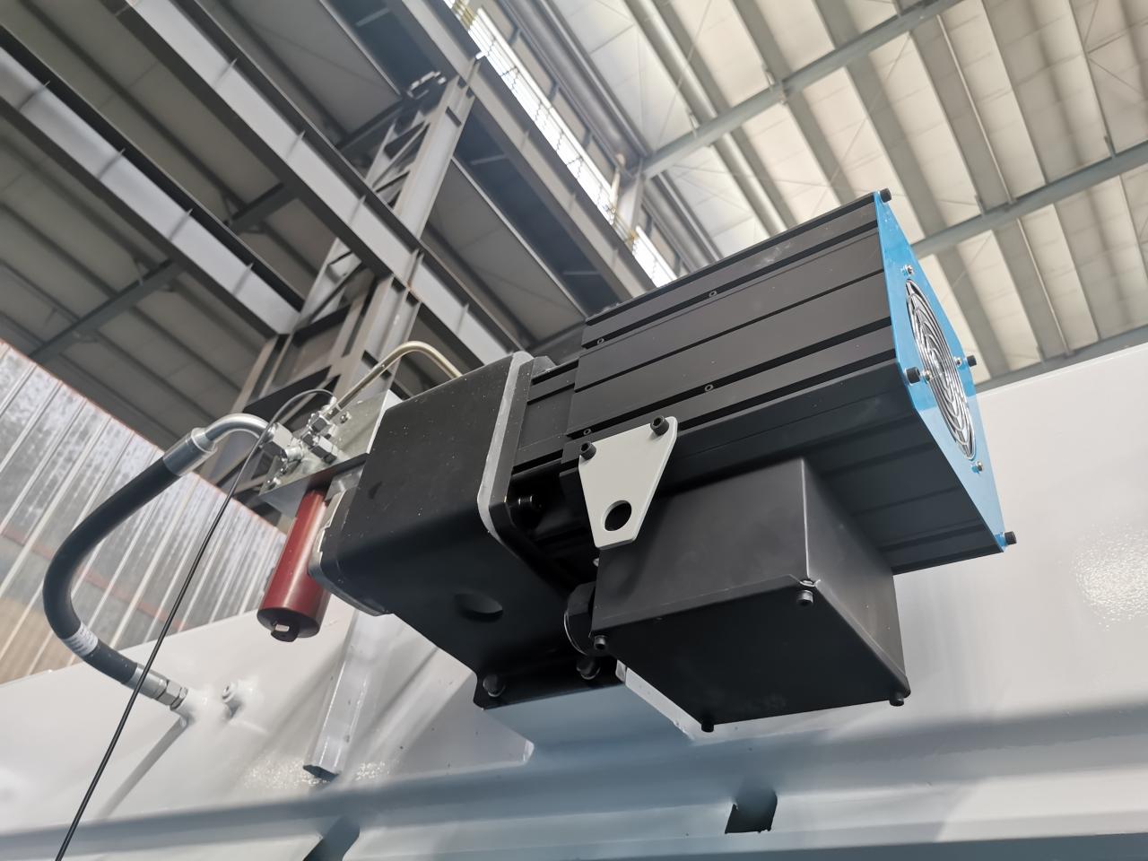 4 Axis Cnc Tandem Press Brake With Delem Da58t 2d Graphical Controller 4-assige CNC-tandemafkantpers met Delem Da58t 2d grafische controller