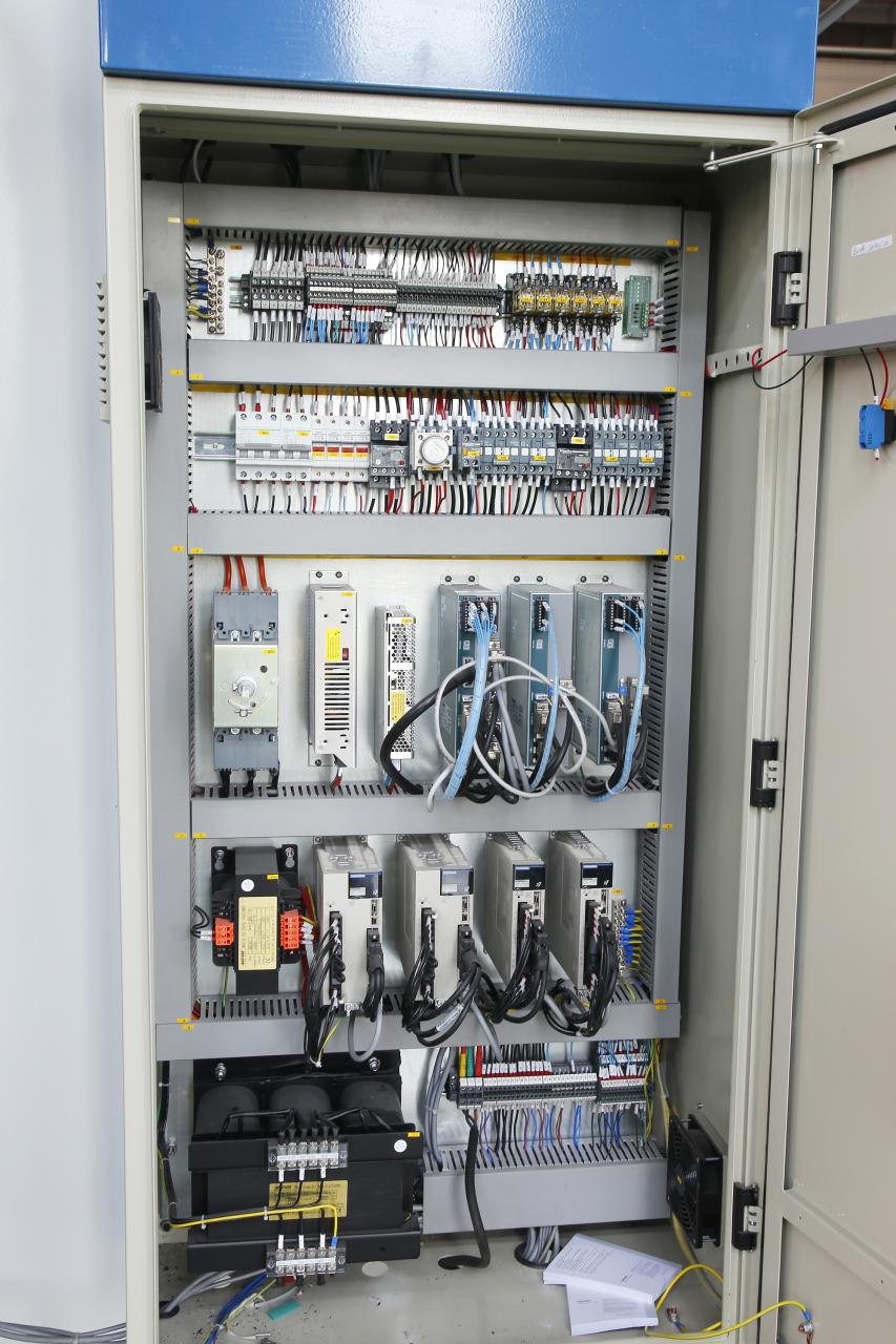 4 Axis Cnc Tandem Press Brake With Delem Da58t 2d Graphical Controller 4-assige CNC-tandemafkantpers met Delem Da58t 2d grafische controller