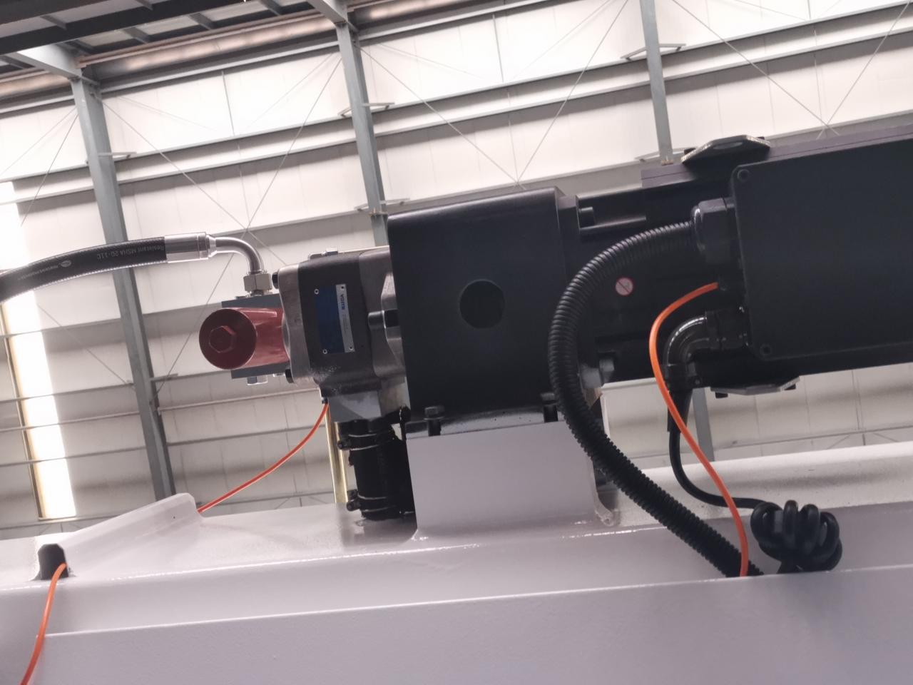 4 Axis Cnc Tandem Press Brake With Delem Da58t 2d Graphical Controller 4-assige CNC-tandemafkantpers met Delem Da58t 2d grafische controller