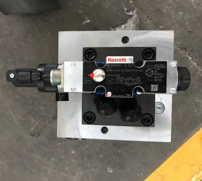 4 Axis Cnc Tandem Press Brake With Delem Da58t 2d Graphical Controller 4-assige CNC-tandemafkantpers met Delem Da58t 2d grafische controller