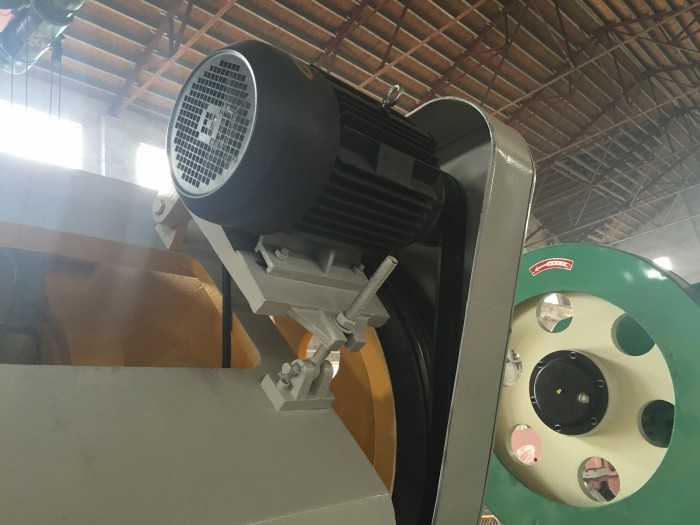 400 Ton Small Pneumatic Power Punch Press Mechanical Eccentric Punching Machine 400 ton kleine pneumatische ponsmachine Mechanische excentrische ponsmachine