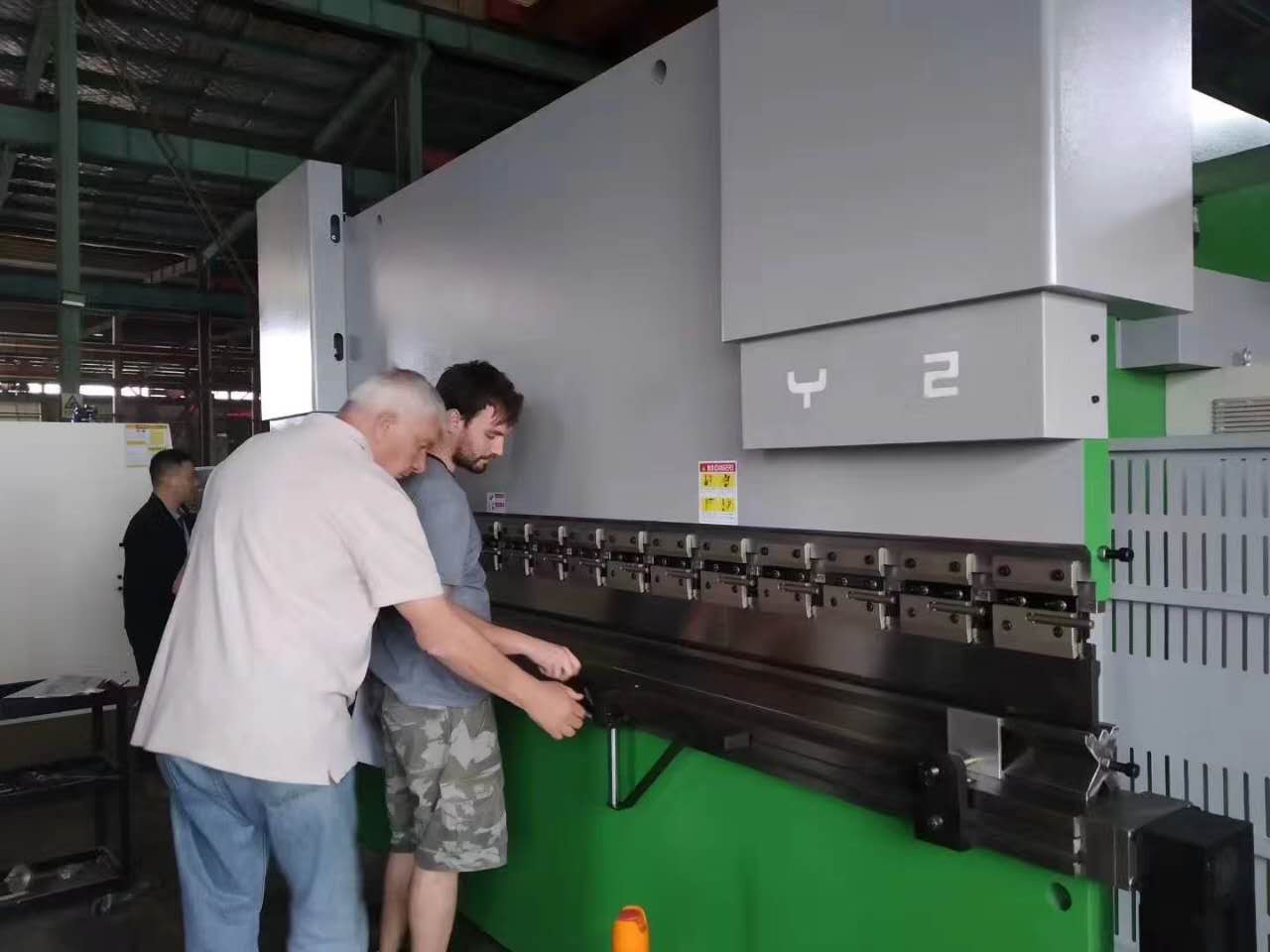 63 Ton Metal Steel Sheet Plate Bending Machine Cnc Hydraulic Press Brake For Metal Working 63 van de de Staalplaatplaat van het tonmetaal de Buigende Machinecnc Hydraulische Persrem voor Metaalbewerking