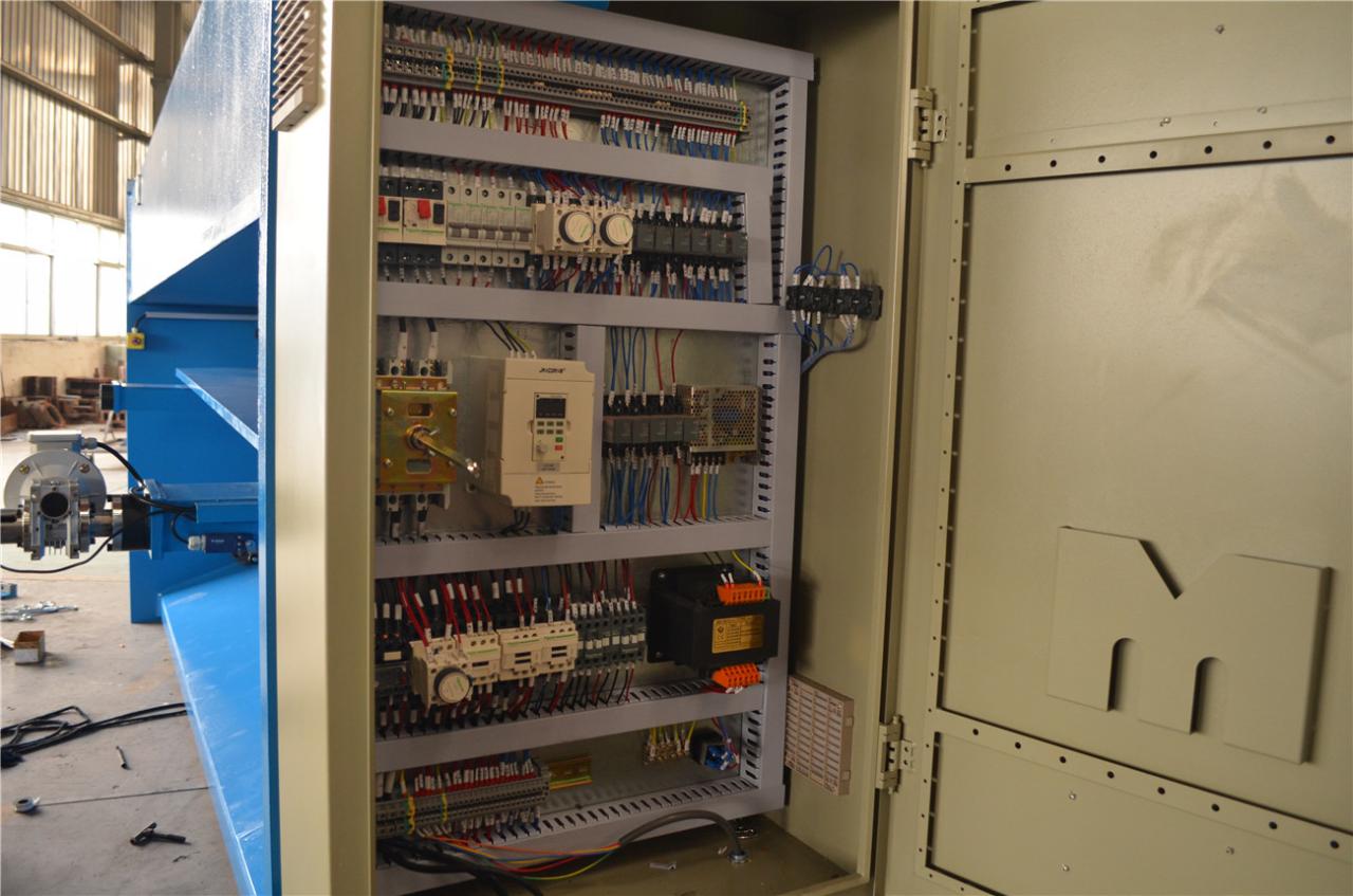 6*3200mm Guillotine Shears Metal Shear Hydraulic Iron Sheet Cutting Shearing Machine 6 * 3200mm Guillotineschaar Metaalschaar Hydraulische ijzeren plaatsnijdende snijmachine