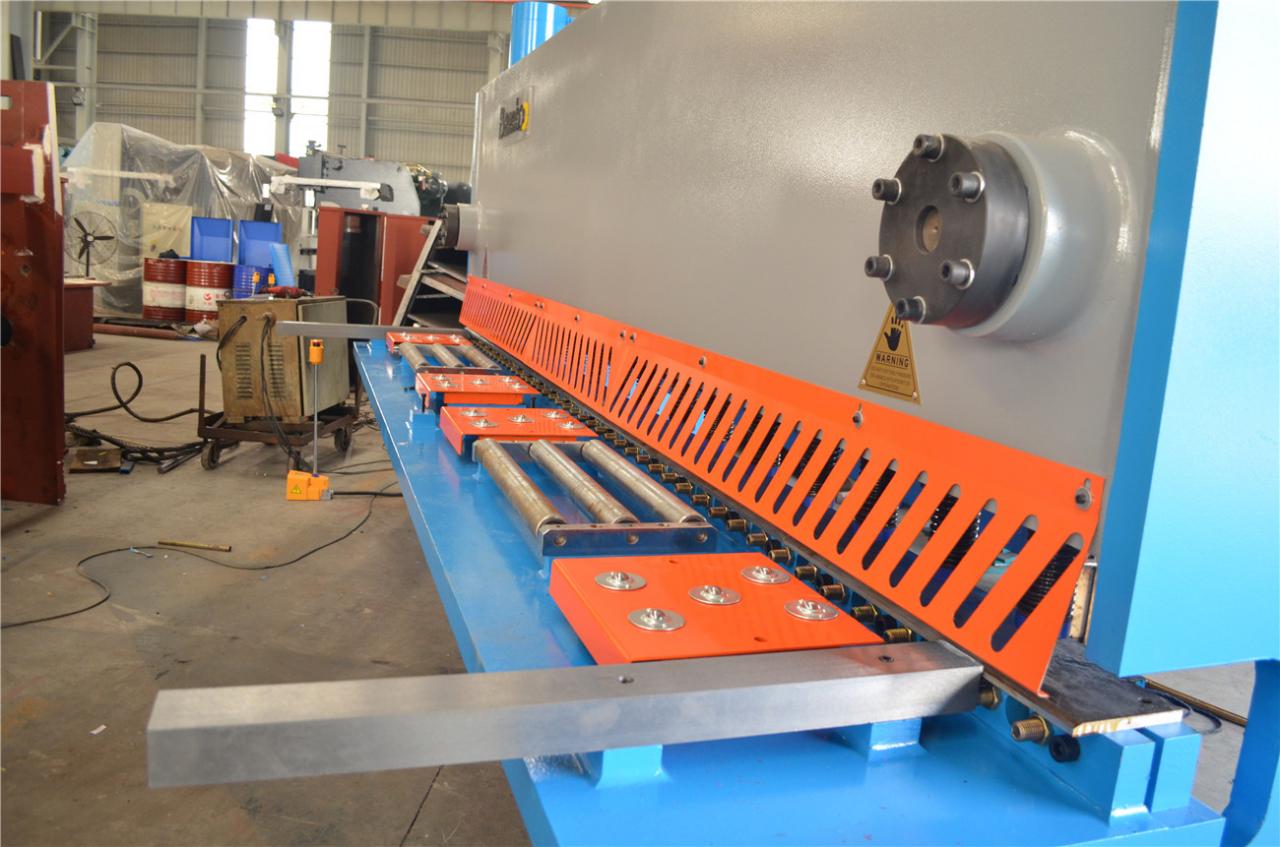 6*3200mm Guillotine Shears Metal Shear Hydraulic Iron Sheet Cutting Shearing Machine 6 * 3200mm Guillotineschaar Metaalschaar Hydraulische ijzeren plaatsnijdende snijmachine