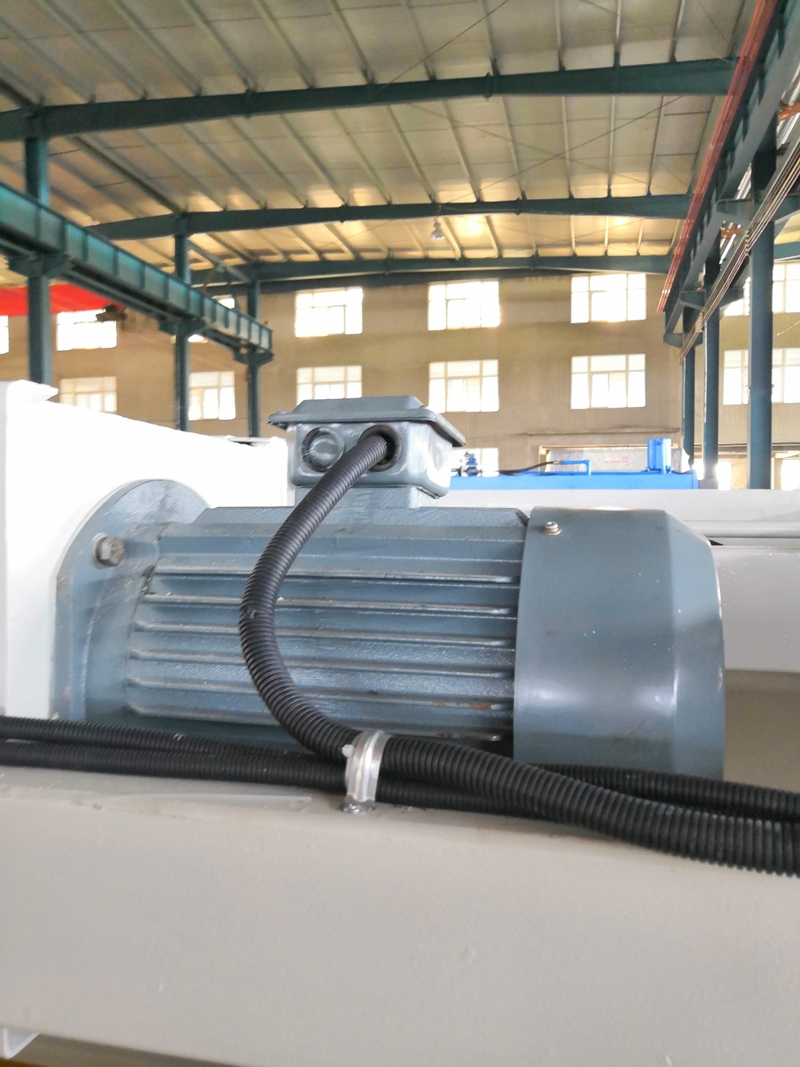 6mm Q11 Electric Sheet Plate Shearing Machine 8 Feet Sheet Metal Shearing Machine 6 mm Q11 elektrische plaatschaarmachine 8 voet plaatbewerkingsmachine