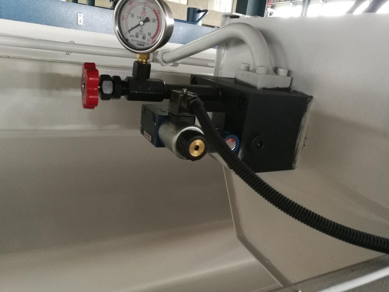 6mm Q11 Electric Sheet Plate Shearing Machine 8 Feet Sheet Metal Shearing Machine 6 mm Q11 elektrische plaatschaarmachine 8 voet plaatbewerkingsmachine