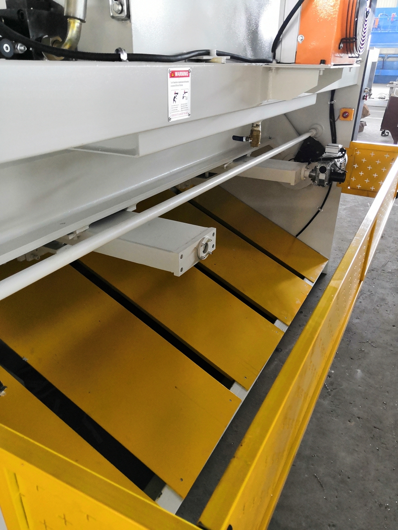 6mm Q11 Electric Sheet Plate Shearing Machine 8 Feet Sheet Metal Shearing Machine 6 mm Q11 elektrische plaatschaarmachine 8 voet plaatbewerkingsmachine