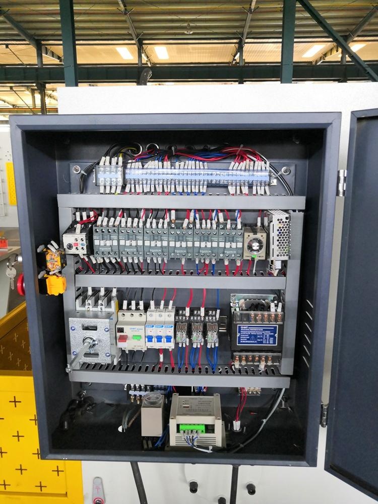 6mm Q11 Electric Sheet Plate Shearing Machine 8 Feet Sheet Metal Shearing Machine 6 mm Q11 elektrische plaatschaarmachine 8 voet plaatbewerkingsmachine