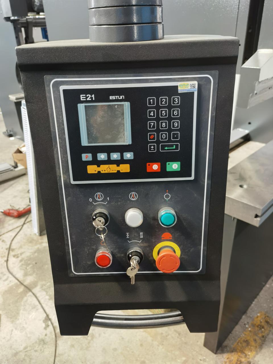 6x3200mm roestvrijstalen plaat snijmachine, automatische ijzeren plaat snijmachine