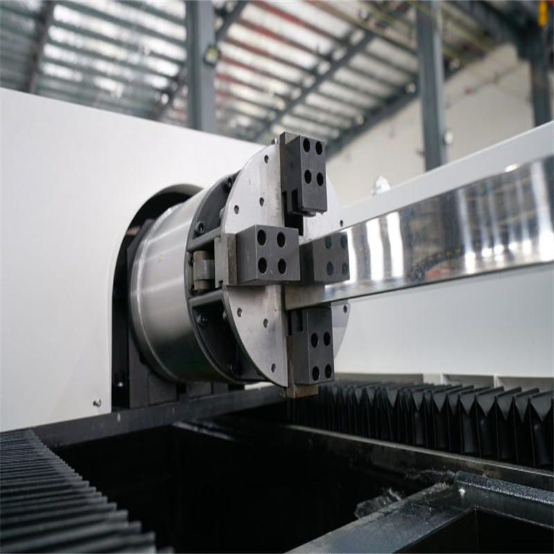 China Hoge kwaliteit goedkope 3kw Fiber lasersnijmachine Prijs: