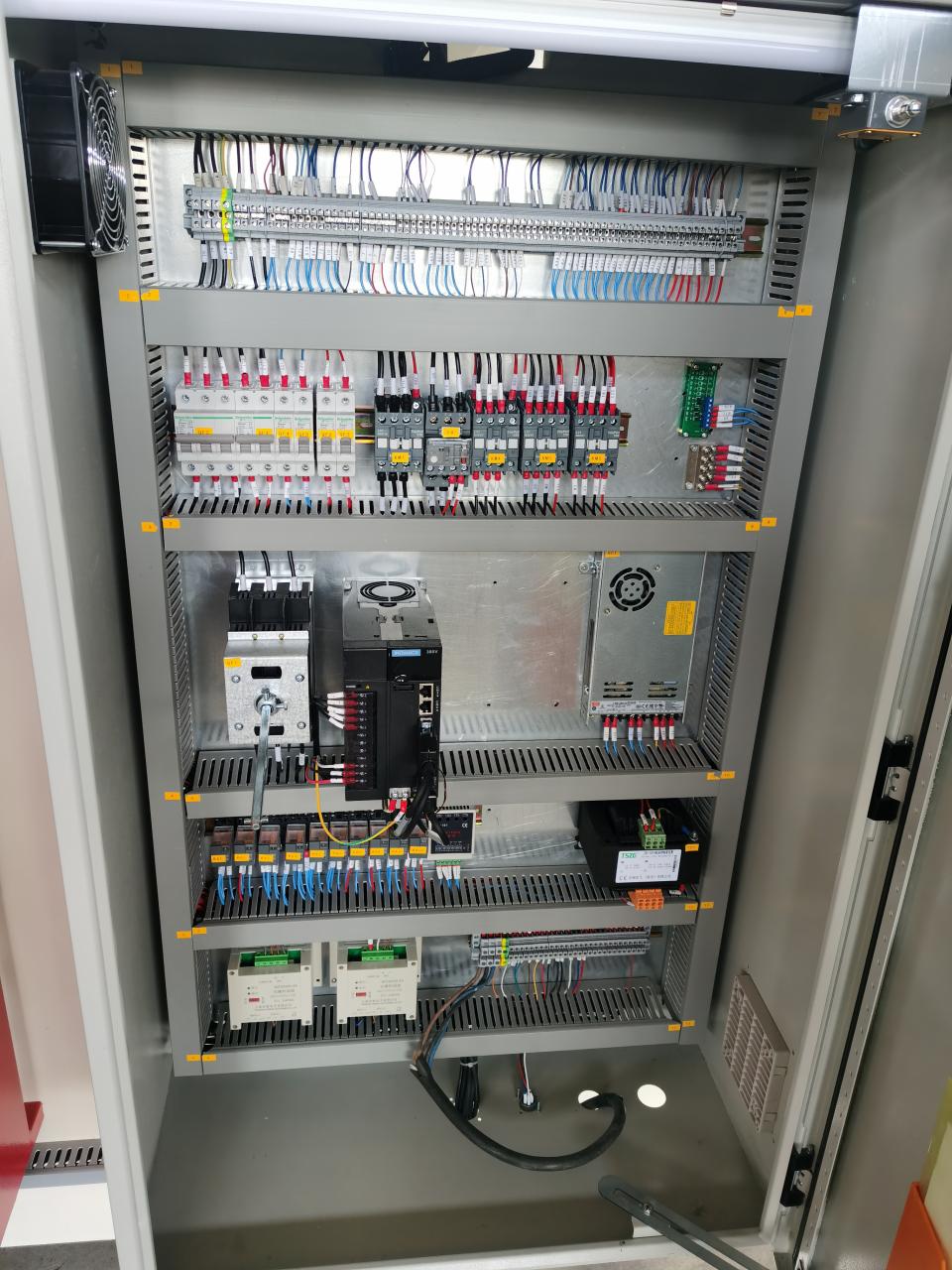 China Metal Hydraulic Press Brake Machine With Reasonable Price China metalen hydraulische persremmachine met redelijke prijs: