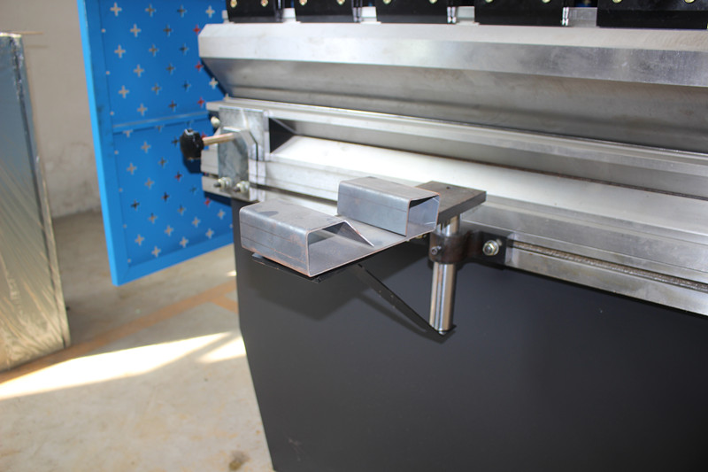 Cnc Hydraulic Press Brake Machine, Fully Automatic Carbon Steel Bending Machine Cnc hydraulische persremmachine, volautomatische koolstofstalen buigmachine