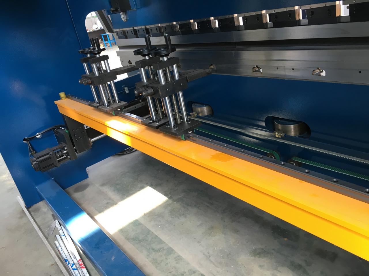 Cnc Servo Press Brake 250t/3.2m 3+1 Axis 3 Meter Sheet Metal Press Brake Cnc servo-afkantpers 250t / 3.2m 3 + 1 as 3 meter plaatwerk afkantpers