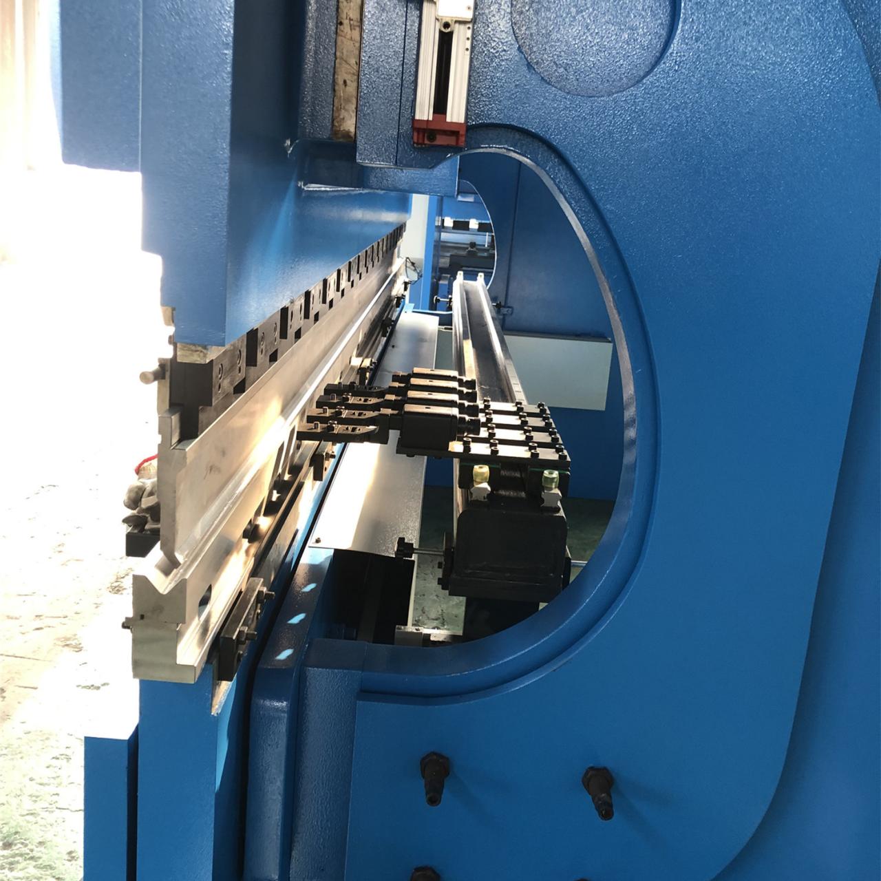 Da53t Cnc System Controller 125t4000 3+1 Axis Cnc Hydraulic Press Brake With Good Quality Da53t Cnc-systeemcontroller 125t4000 3 + 1 as Cnc hydraulische afkantpers met goede kwaliteit