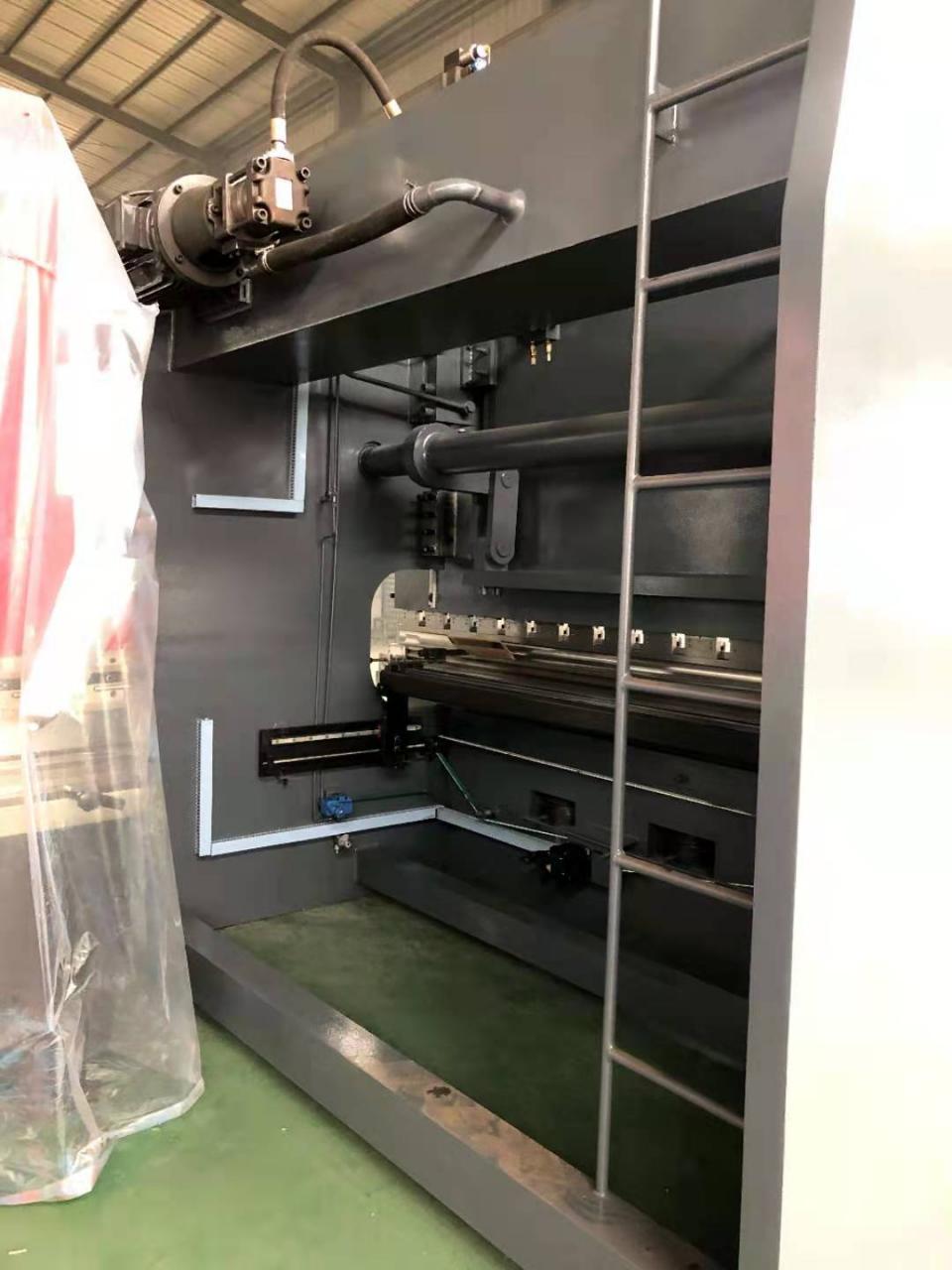 Da53t Cnc System Controller 125t4000 3+1 Axis Cnc Hydraulic Press Brake With Good Quality Da53t Cnc-systeemcontroller 125t4000 3 + 1 as Cnc hydraulische afkantpers met goede kwaliteit