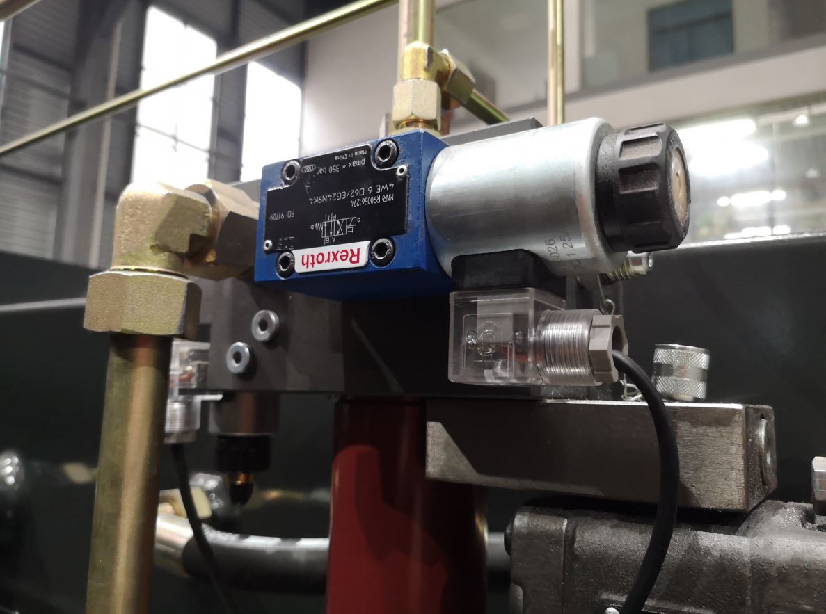 Delem Da66t 125 3+1 4+1 6+1 8+1 Cnc Hydraulic Press Brake For Metal Plate Bending Delem Da66t 125 3+1 4+1 6+1 8+1 Cnc Hydraulische Kantbank voor het buigen van metalen platen