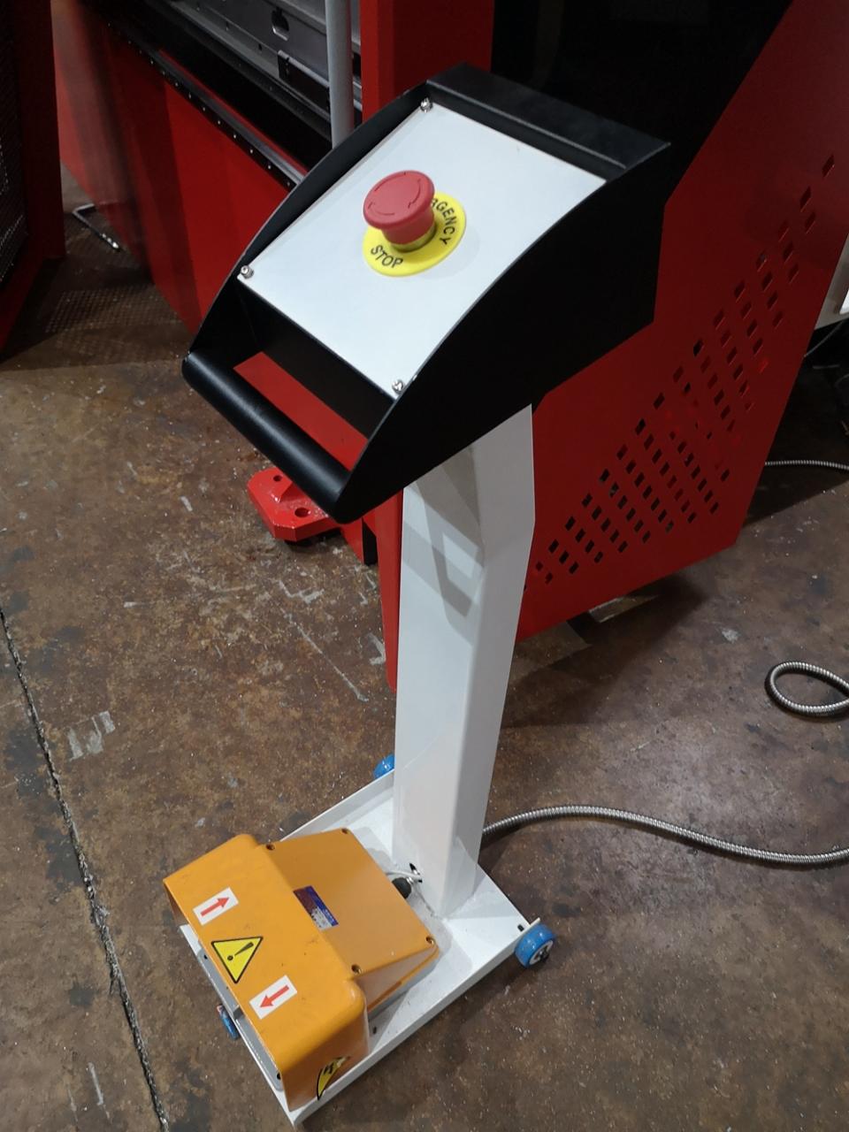Delem Da66t 125 3+1 4+1 6+1 8+1 Cnc Hydraulic Press Brake For Metal Plate Bending Delem Da66t 125 3+1 4+1 6+1 8+1 Cnc Hydraulische Kantbank voor het buigen van metalen platen