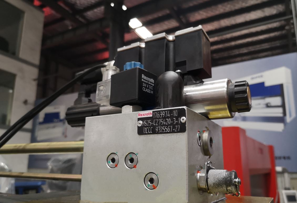 Delem Da66t 125 3+1 4+1 6+1 8+1 Cnc Hydraulic Press Brake For Metal Plate Bending Delem Da66t 125 3+1 4+1 6+1 8+1 Cnc Hydraulische Kantbank voor het buigen van metalen platen