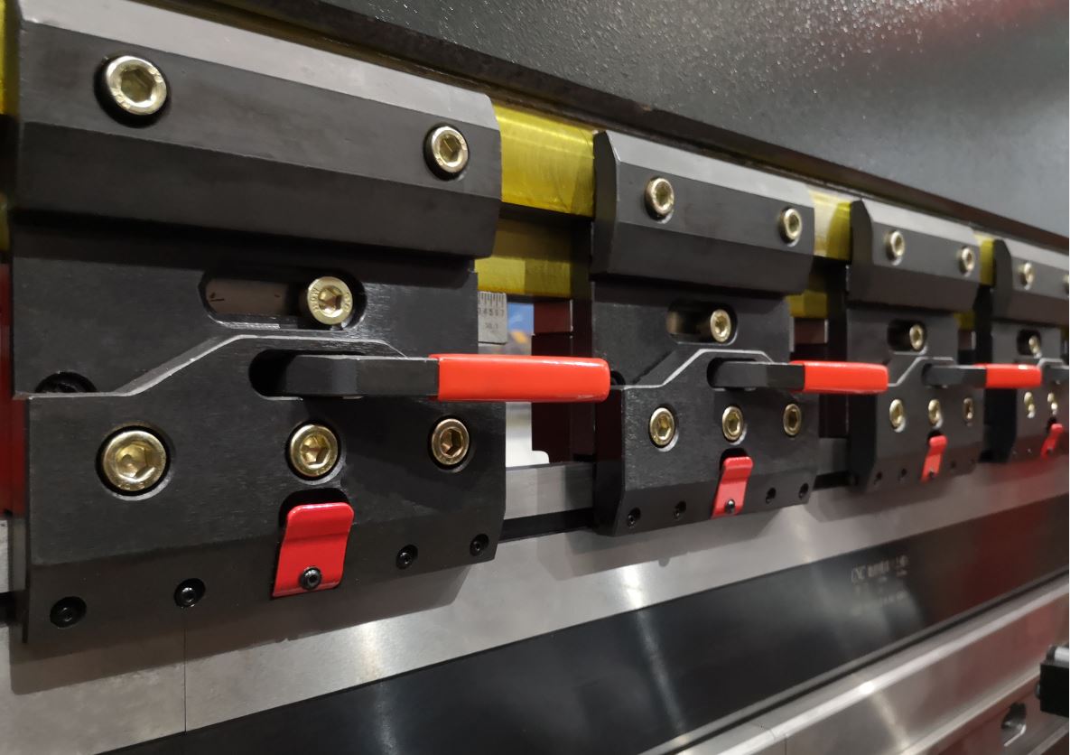 Delem Da66t 125 3+1 4+1 6+1 8+1 Cnc Hydraulic Press Brake For Metal Plate Bending Delem Da66t 125 3+1 4+1 6+1 8+1 Cnc Hydraulische Kantbank voor het buigen van metalen platen