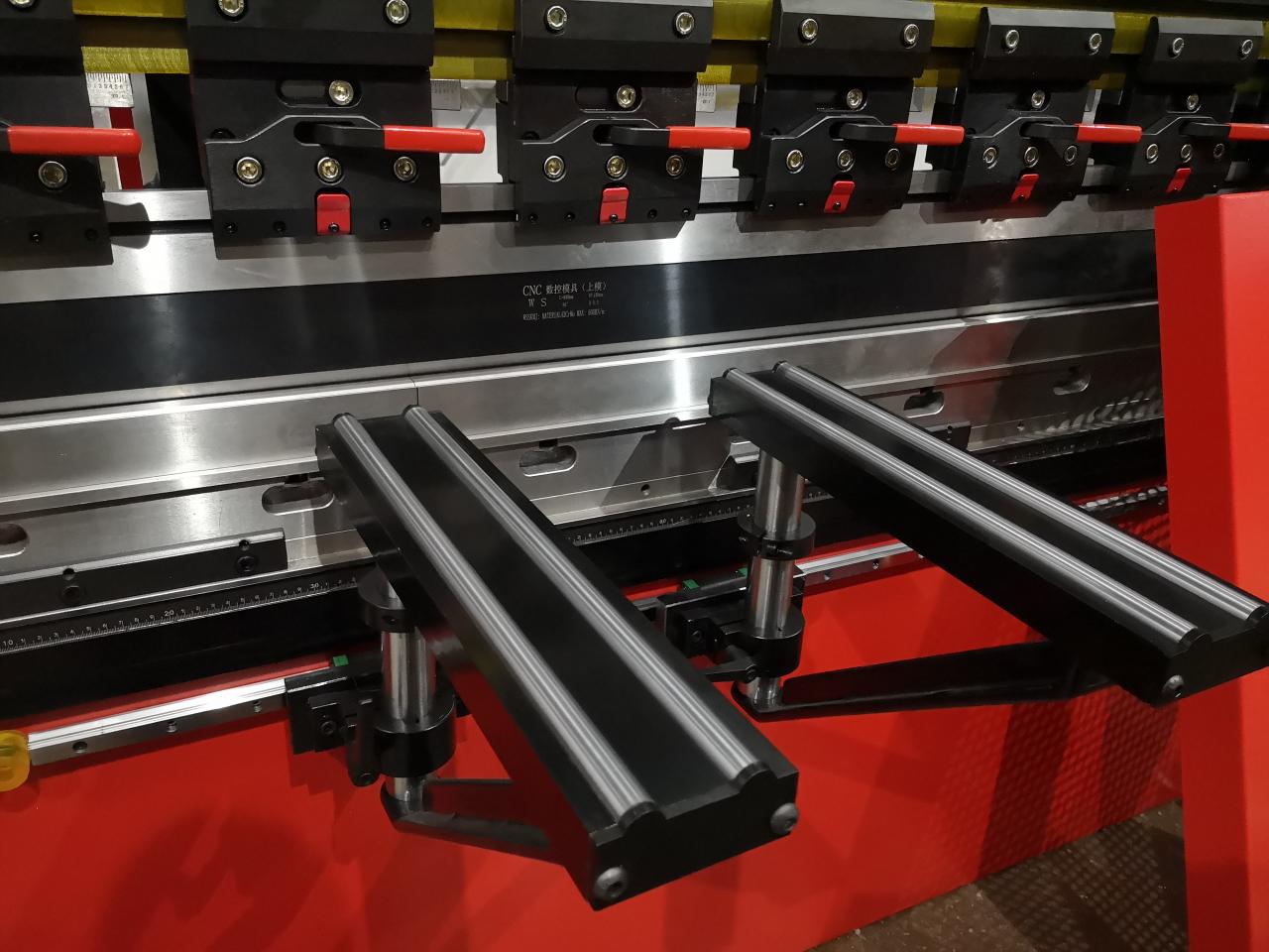 Delem Da66t 125 3+1 4+1 6+1 8+1 Cnc Hydraulic Press Brake For Metal Plate Bending Delem Da66t 125 3+1 4+1 6+1 8+1 Cnc Hydraulische Kantbank voor het buigen van metalen platen