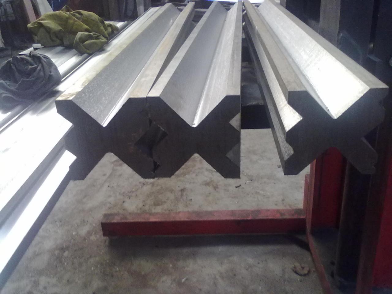 Full Automatic High Power Sheet Bending Machine And Cnc Press Brake Machine De volledige Automatische Buigmachine van het Hoge Machtsblad en Cnc Machine van de Persrem