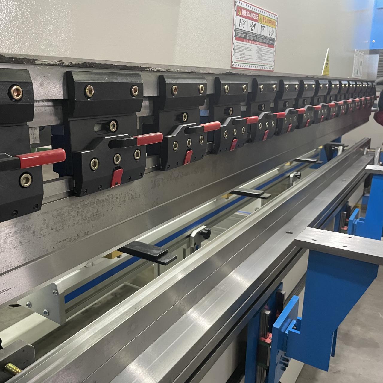 High Quality 3m Press Brake Machine Hydraulic 100 Ton For Sheet Metal Bending Hoge kwaliteit 3m Persrem Machine Hydraulische 100 Ton voor Plaatwerk Buigen: