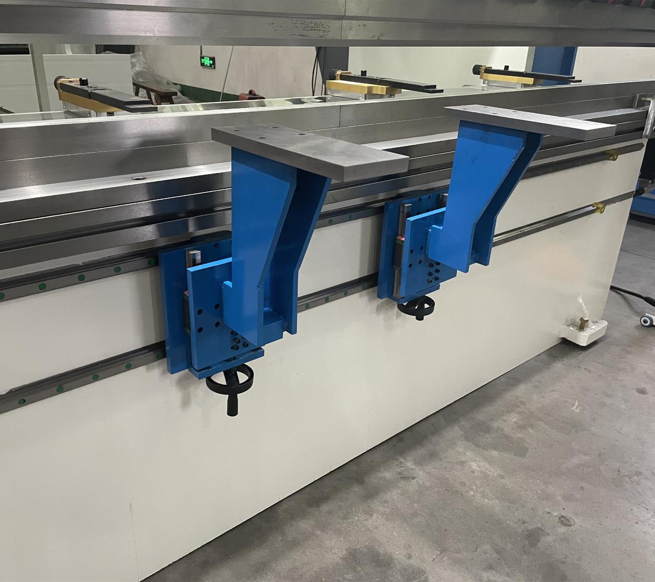 High Quality 3m Press Brake Machine Hydraulic 100 Ton For Sheet Metal Bending Hoge kwaliteit 3m Persrem Machine Hydraulische 100 Ton voor Plaatwerk Buigen: