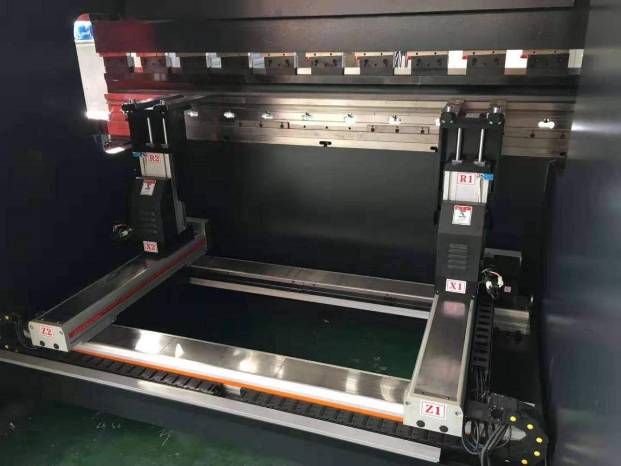 Hydraulic Stainless Steel Wc67y/k-300/6000 Mould Crowning Press Brake Hydraulische RVS Wc67y/k-300/6000 Mold Crowning Press Brake