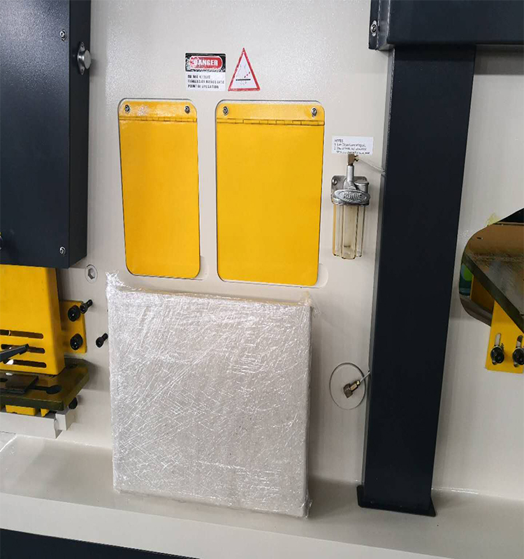 Metal Cutting Hydraulic Steelworkers Machine For Punching Cropping Notching Cutting Hydraulische staalarbeidersmachine voor het snijden van metaal om te ponsen bijsnijden Inkepingen snijden