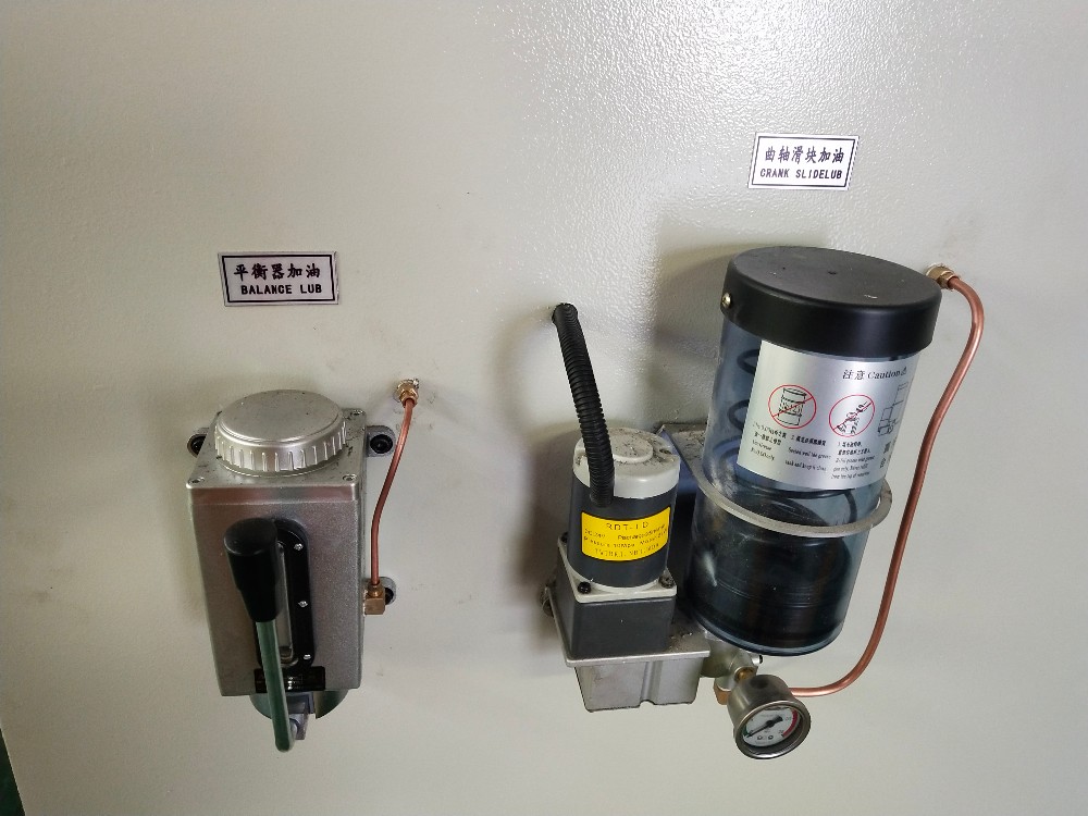 Pneumatic Friction Clutch High Performance Punch Press Machine Pneumatische wrijvingskoppeling Krachtige ponsmachine