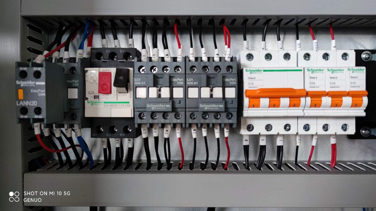 Qc11k Hydraulic Shear Machine And Guillotine Shearing Machine For Sheet Metal Cutting Qc11k Hydraulische Scheerbeurtmachine en Guillotine Scherende Machine voor het Knippen van Bladmetaal