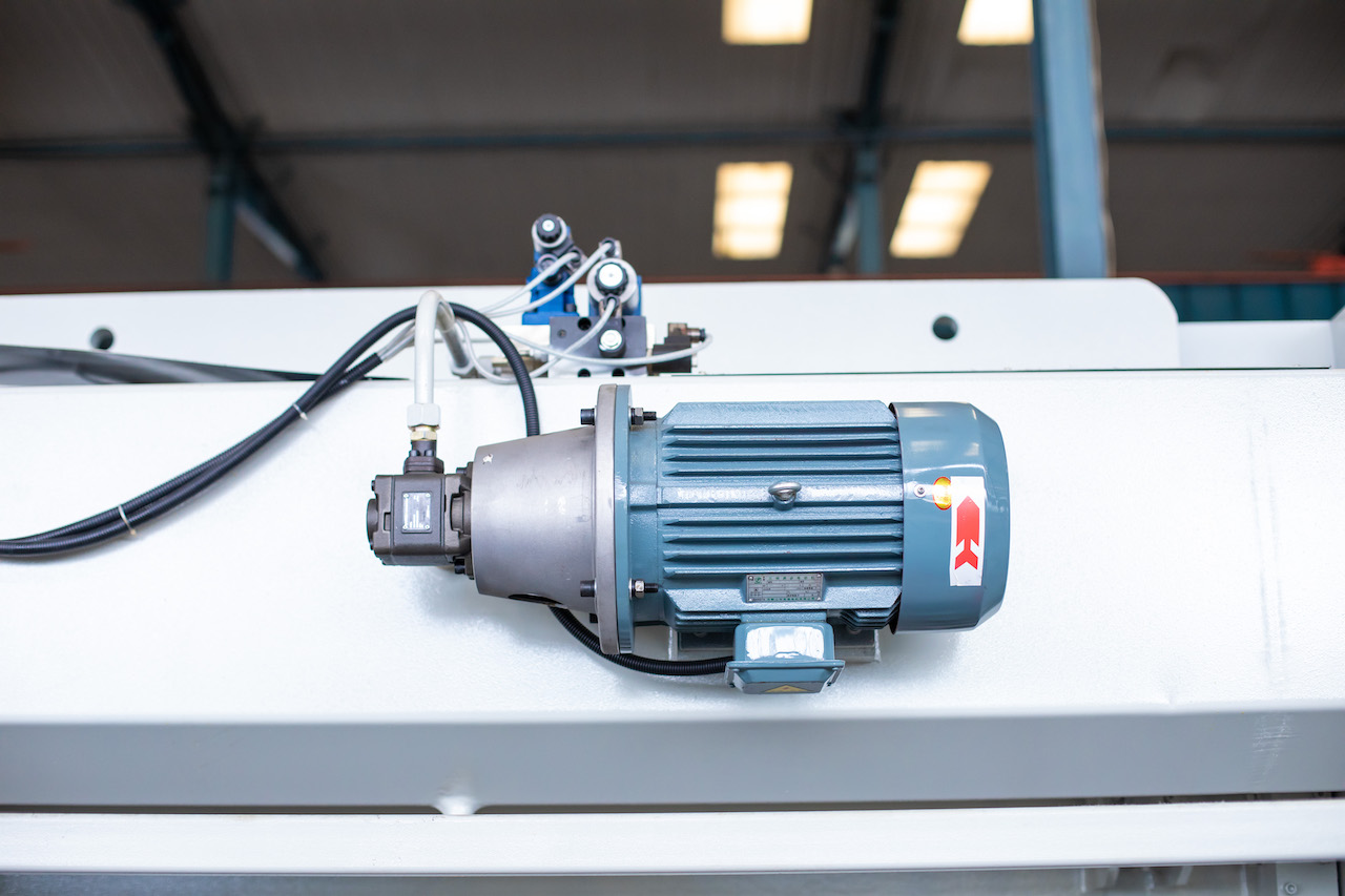 Qc11y 8x3200 Sheet Metal Shearing Machine Steel Plate Hydraulic Shearing Machine Qc11y 8x3200 plaatwerk schaarmachine stalen plaat hydraulische schaarmachine