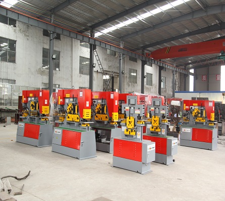 Steel Plate Angle Cutting Punching Notching Machine Hydraulic Ironworker For Sale Stalen plaat hoek snijden ponsen inkeping machine hydraulische ijzerbewerker te koop