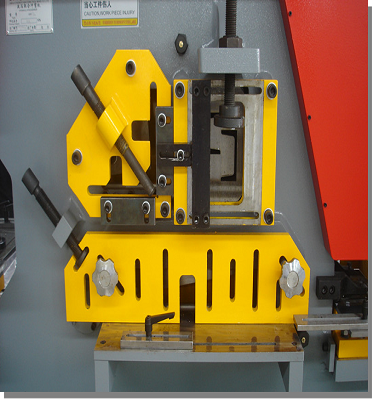 Steel Plate Angle Cutting Punching Notching Machine Hydraulic Ironworker For Sale Stalen plaat hoek snijden ponsen inkeping machine hydraulische ijzerbewerker te koop